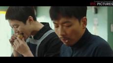 Undercover Cop Accidentally Makes The Best Fried Chicken Ever | Extreme Job - Videoclip.bg