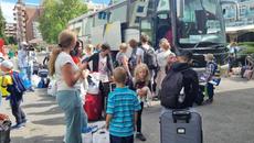 Започна преместването на украинските бежанци от хотелите в Слънчев бряг - Videoclip.bg