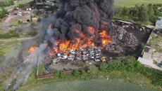 Невиждан пожар до Пазарджик на площадка за стари автомобили - Videoclip.bg