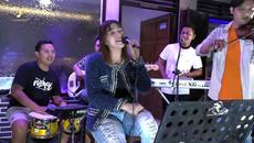 MENDUNG TANPO UDAN ( Ndarboy Genk ) - Anisa Salma Cover - Videoclip.bg