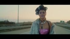 Andrea Kalousová - PADÁM (official video) - Videoclip.bg