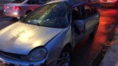 Adolescente provoca daños al derrapar por el pavimento mojado - Videoclip.bg