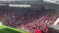 Sunderland fans celebrate 1-0 win away to Stoke City in the Championship - Videoclip.bg