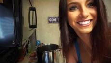 Girl COOKS | Cajun GUMBO ! - Videoclip.bg