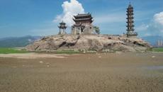 Сушата промени в климата и Земята!  Исторически храм изплува необичайно рано от най-голямото езеро в Китай - Videoclip.bg