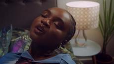 Lizzie Berchie - Pass Time ft. Kofi Stone (Official Video) - Videoclip.bg