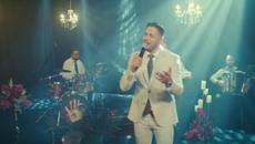 Koki & orkestar Dragana Cirkovića Cire - Pusti me da placem od srece (COVER 2022) - Videoclip.bg