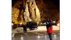 Вандали в центъра на Пловдив! Джипове се качваха по стъпалата на Паметника на Съединението в Пловдив - Videoclip.bg