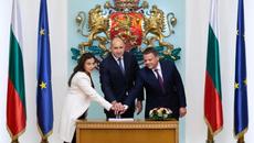 Българската коледа 2022 - Президентът валидира пощенска марка, посветена на инициативата Българската Коледа - Videoclip.bg