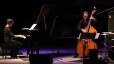 Dan Tepfer Trio featuring François Moutin and Arthur Hnatek: Roadrunner - Videoclip.bg