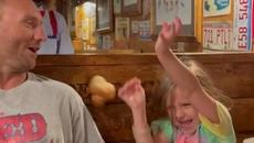 Little Girl Accidentally Gets Hit in Face With Cinnamon Roll - Videoclip.bg