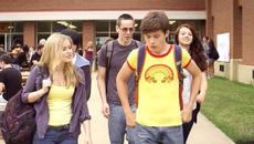 „Кралете на лятото“ (2013) – комедия - Videoclip.bg