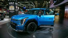 Electric Vehicles Take Center Stage at New York Auto Show - Videoclip.bg