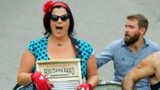 Poor Until Payday - The Reverend Peyton's Big Damn Band - Videoclip.bg