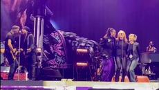 Moment Michelle Obama joins Bruce Springsteen to sing and play tambourine on stage - Videoclip.bg