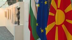 В Европейския парламент откриха изложба на художници от България и Северна Македония - Videoclip.bg