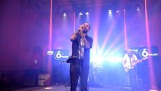 IDLES - Grounds (6 Music Live session in the Radio Theatre) - Videoclip.bg