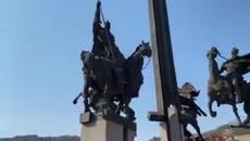 КОРОНАВИРОСА ЩЕ НИ ВКАРА В ПЪТЯ (2020.04.11) - Videoclip.bg