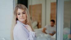 Učiteljice - USNE KO GROŽĐE (Official 6K Video) - Videoclip.bg