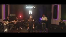 Berna Karagözoğlu - Kara Kaş Gözlerin Elmas ( FINDIK KURDU ) - Videoclip.bg