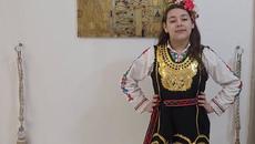 Момиче пее Де са е чуло видело син баща ворзан карал - Videoclip.bg