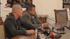 ЦАНОВ И ПОЛК. МАРКОВ ПРЕД КОМИСИЯТА В ПАРЛАМЕНТА - Videoclip.bg