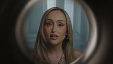 Dara Ekimova - Дишам (Official Video) - Videoclip.bg