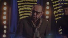 Mile Kitic - Zasto bas ti (превод) - Videoclip.bg