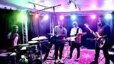 Super French: Meet the four-month-old Edinburgh band selling out Capital gigs - Videoclip.bg