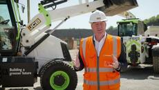 Двигатели с водородно задвижване за селскостопански машини с новата JCB технология - Videoclip.bg