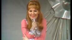 Lulu (1969) - Boom Bang-a-Bang (Live at the Eurovision Song Content) - Videoclip.bg