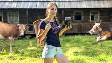 Живот в планината близо до кравеферма - Украйна. Cooking traditional dish with wild Carpathians berries - Videoclip.bg