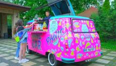 Даяна е момиче с лошо поведение! Защо Даяна се страхува да погледне гадже в очите - Videoclip.bg