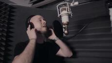 Mirko Plavsic - Samo ljubav tako zna da boli (Official Cover) - Videoclip.bg