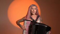 Stela Rade - Dođeš mi - Videoclip.bg