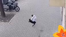 С изключителните си реакции спаси детето. - Videoclip.bg