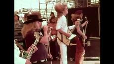 Lynyrd Skynyrd (1977) - Free Bird (Live at Oakland Coliseum Stadium) - Videoclip.bg