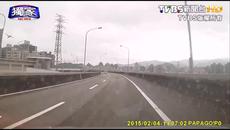 Самолет губи мощност удря се в магистрала след което пада в реката.. - Videoclip.bg