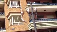 Любовни авантюри ! Вижте как мъж  слиза по вързани чаршафи от терасата - Videoclip.bg