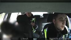 Вижте как малко бебе бе спасено от полицаи - Videoclip.bg